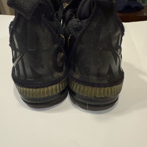Nike LeBron XVI I Am King youth size 4 - Picture 7 of 8